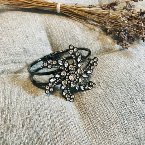 NWOT BR GUNMETAl BEJEWELLED BRACELET - Picture 6 of 11